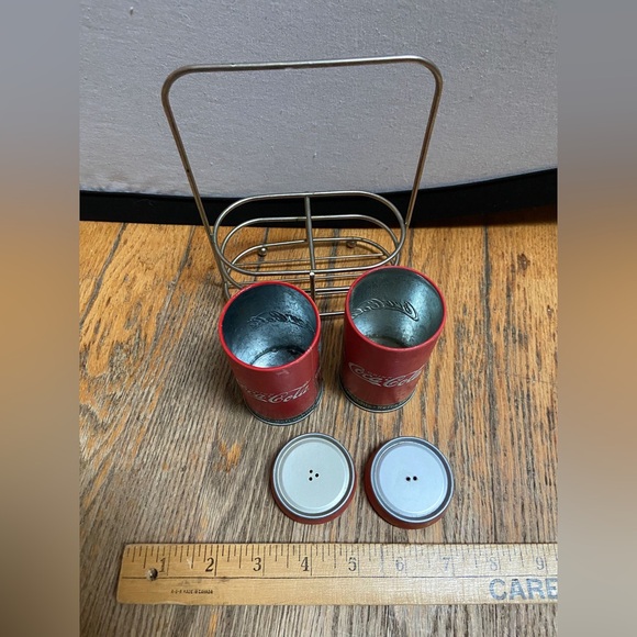 Coca Cola branded items - salt and pepper shaker with caddie giant clothes pin - Picture 8 of 11